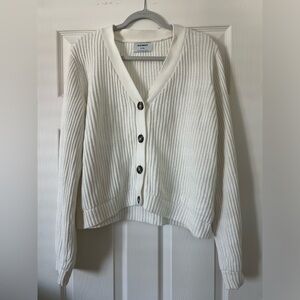 Old Navy white sweater — excellent condition / 100% cotton | perfect for summer!